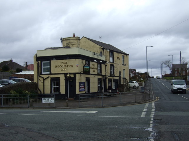 The Moorgate Inn, Aspull © JThomas :: Geograph Britain and Ireland