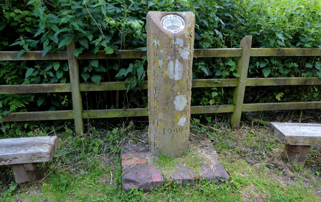 Staffordshire & Worcestershire boundary marker