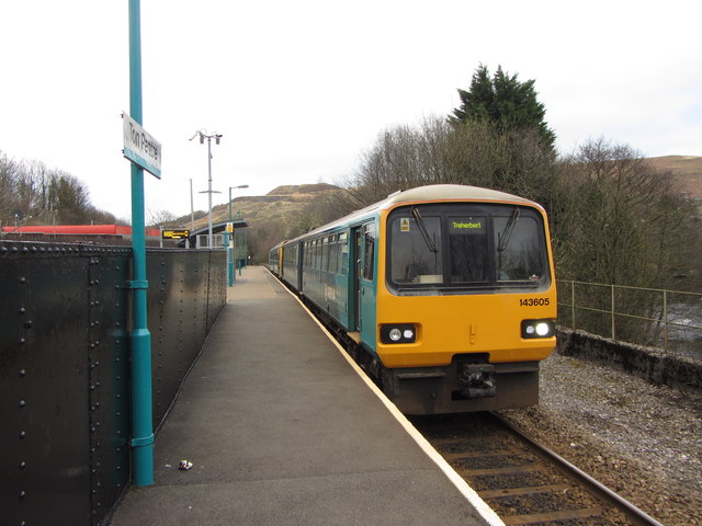 Ton Pentre railway station © Gareth James cc-by-sa/2.0 :: Geograph ...