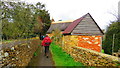 Buildings along footpath, Ilmington