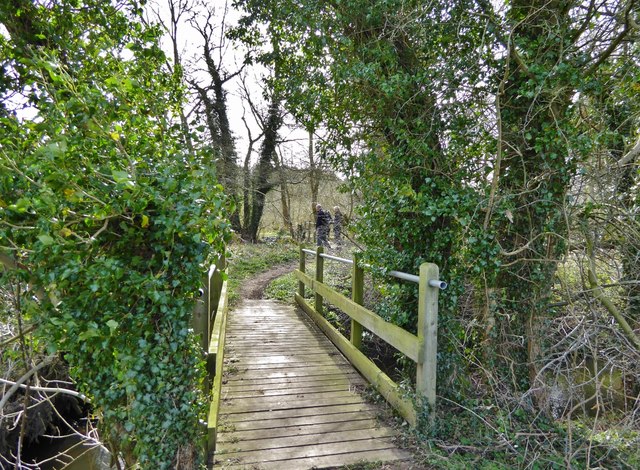 Footbridge across River Meden © Chris Morgan :: Geograph Britain and ...