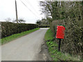 Laid back post box near Rookery Farm