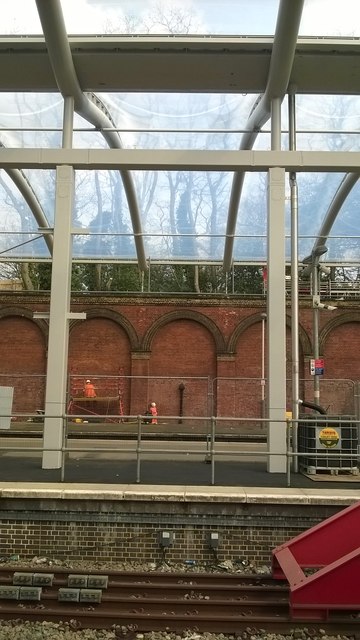 Crystal Palace station: the lines towards London Bridge during the reinstatement of the roof