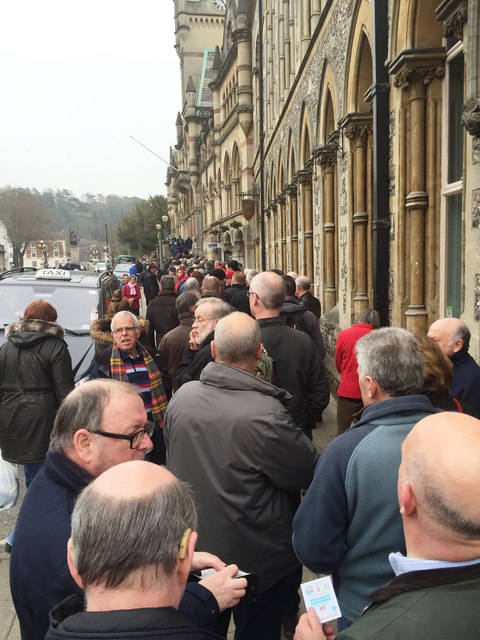 Queue for Winchester Beer and Cider Festival