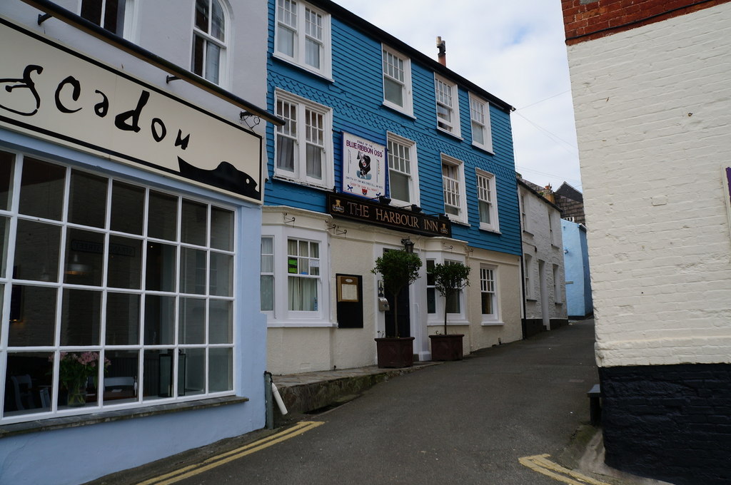 The Harbour Inn, Strand Street, Padstow © Ian S ccbysa/2.0