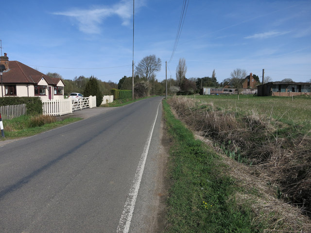 Old Mead Road © Hugh Venables cc-by-sa/2.0 :: Geograph Britain and Ireland