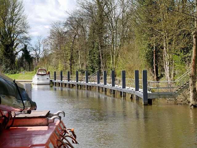 River Thames, Moorings for Romney Lock