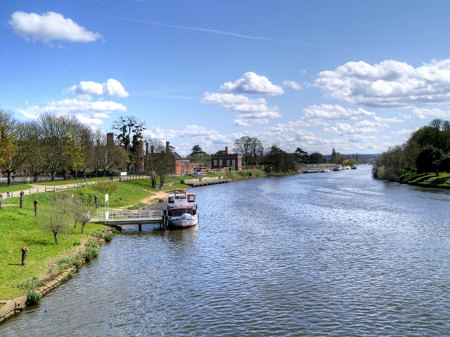 River Thames at Hampton Court © David Dixon cc-by-sa/2.0 :: Geograph ...