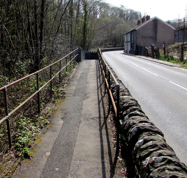 End of the elevated pavement, Clydach Road, Ynysybwl