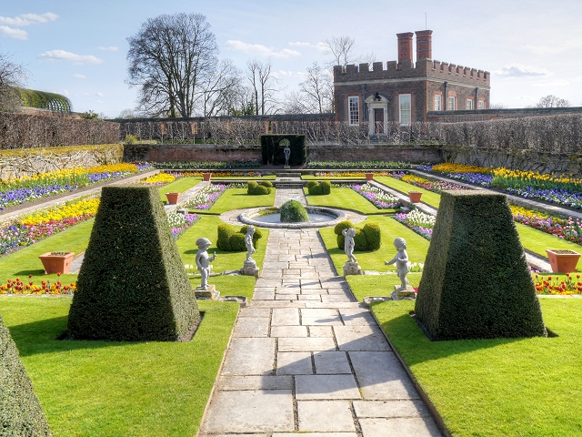 Hampton Court Palace, East Pond Garden