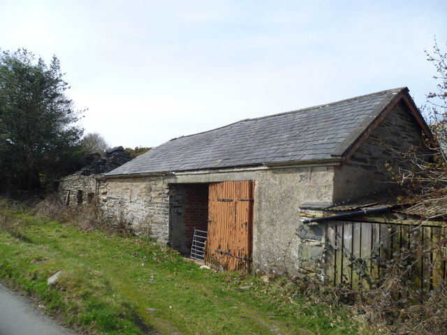 Old barn and ruin © Jeremy Bolwell cc-by-sa/2.0 :: Geograph Britain and ...