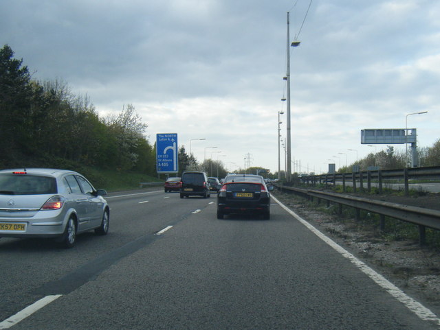 M1 northbound at Junction 6 © Colin Pyle :: Geograph Britain and Ireland