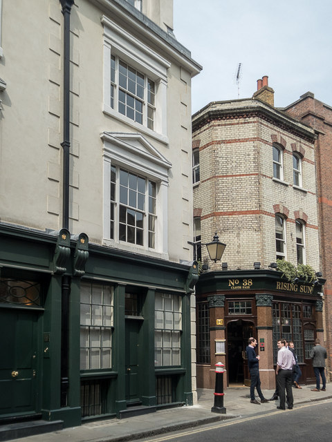 Rising Sun Public House, Cloth Fair,... © Christine Matthews cc-by-sa/2 ...