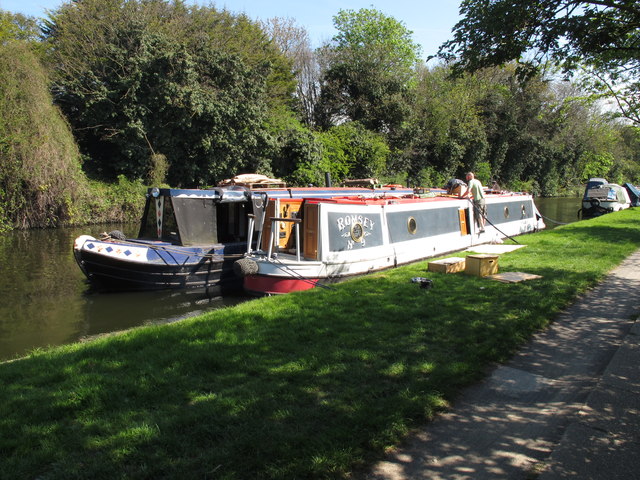 Romsey No 9 - narrowboat on Paddington Arm, Grand Union Canal