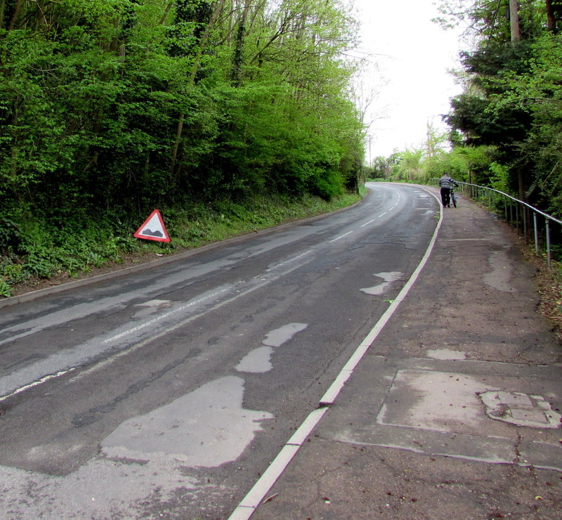 uneven-road-surface-sign-wyesham-road-jaggery-cc-by-sa-2-0