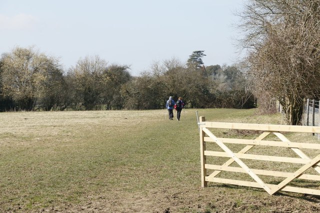 Walkers on the Itchen Way