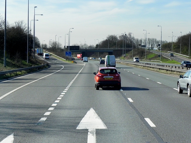 southbound-m6-exit-at-junction-27-david-dixon-cc-by-sa-2-0