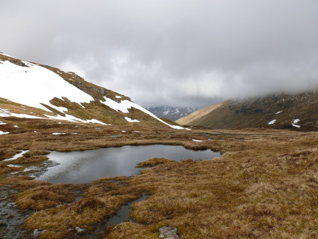 Flat area below summit of Beinn nan Imirean