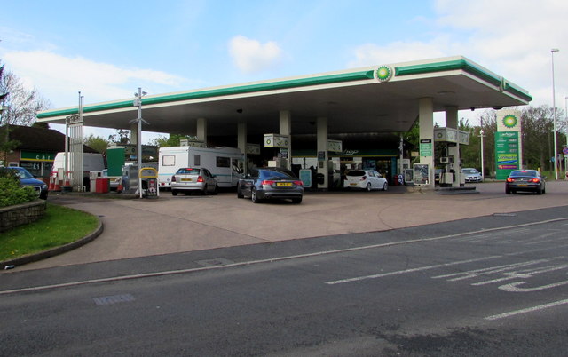 BP filling station and shop, Wilton,... © Jaggery :: Geograph Britain ...