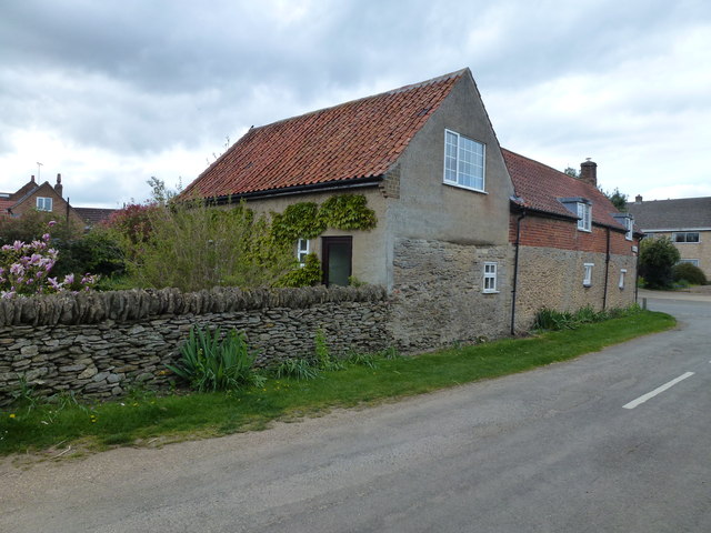 Cottage on the corner, Carlby,... © Richard Humphrey :: Geograph ...