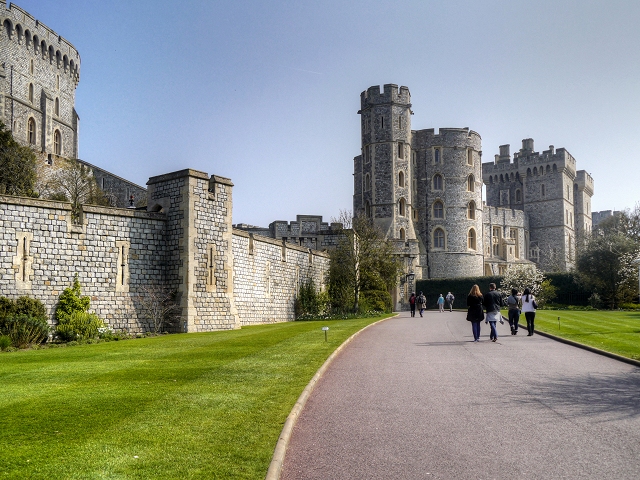 Windsor Castle © David Dixon cc-by-sa/2.0 :: Geograph Britain and Ireland