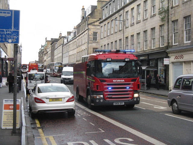 Lothian Fire Service vehicle in a hurry