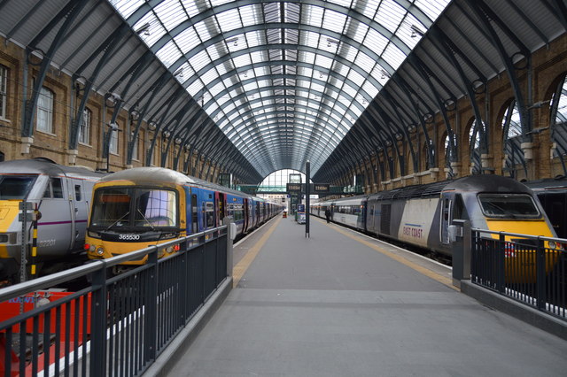 Platforms, Kings Cross Station © N Chadwick cc-by-sa/2.0 :: Geograph ...