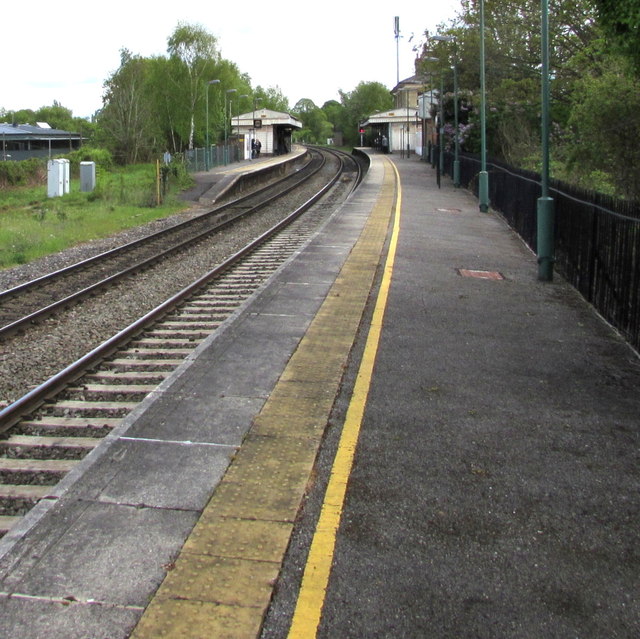 Staggered platforms at Romsey railway station