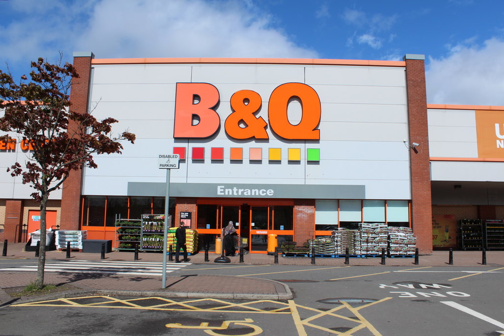 B&Q Darnley © Billy McCrorie cc-by-sa/2.0 :: Geograph Britain and Ireland