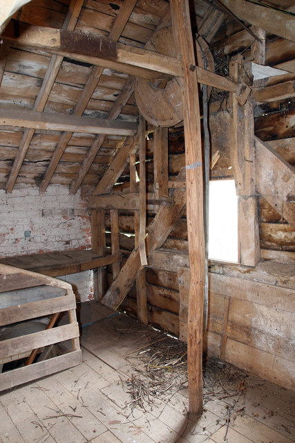 Risbury Mill - sack hoist © Chris Allen cc-by-sa/2.0 :: Geograph ...