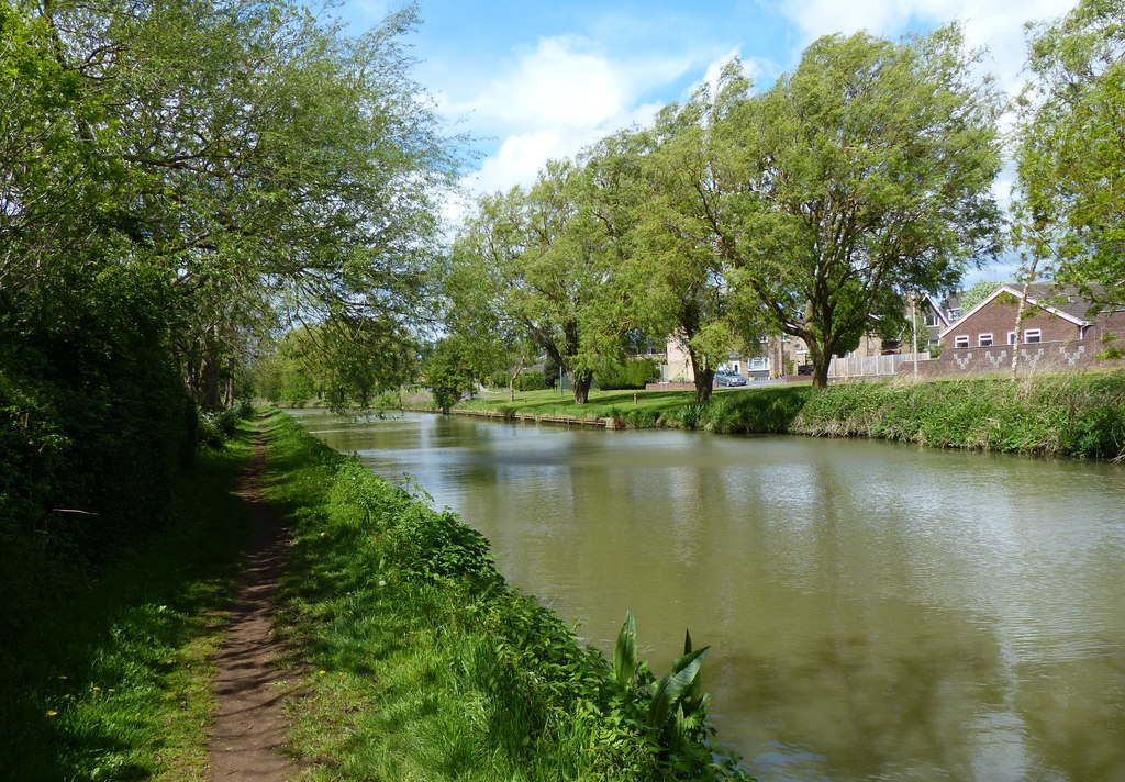 The Oxford Canal in Brownsover, Rugby © Mat Fascione :: Geograph ...