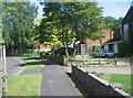 Footpath in Pierrefondes Avenue