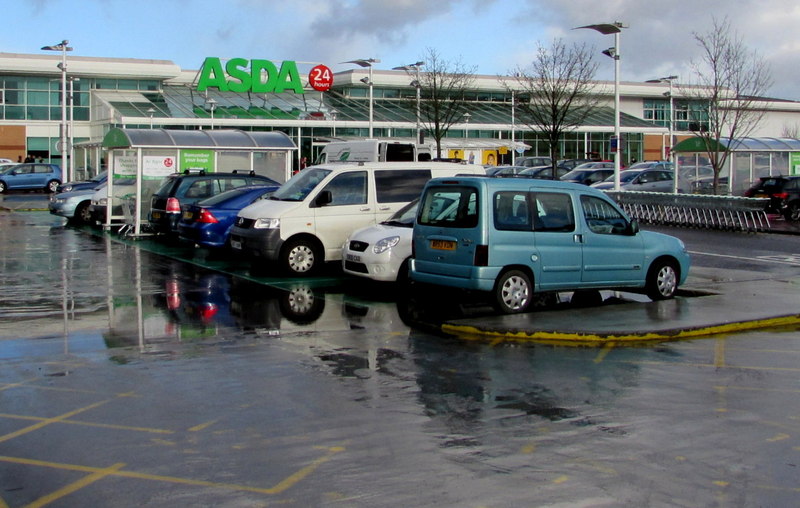 Asda superstore, Cwmbran © Jaggery ccbysa/2.0 Geograph Britain and