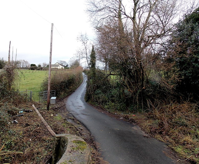 Lane from the canal to Pontymason Lane... © Jaggery ccbysa/2.0