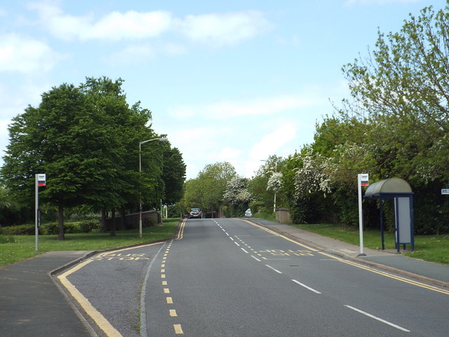 Bus stops on Durham Road, Laindon © Malc McDonald cc-by-sa/2.0 ...