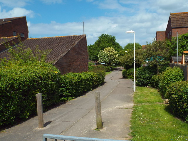 Footpath through housing at Laindon