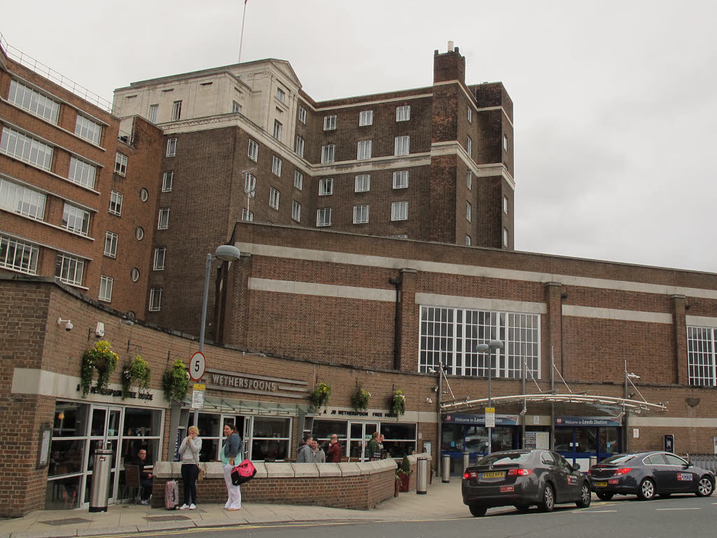 Rear entrance to Leeds railway station © Stephen Craven cc-by-sa/2.0