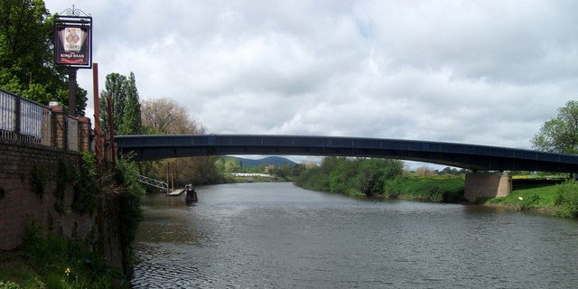 A4104 Bridge in to Upton Upon Severn