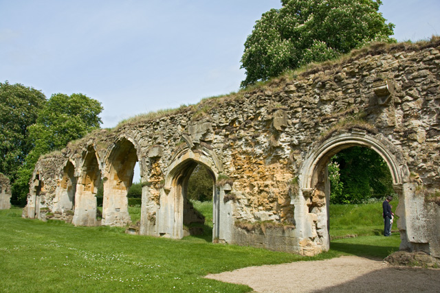 Hailes Abbey, cloister