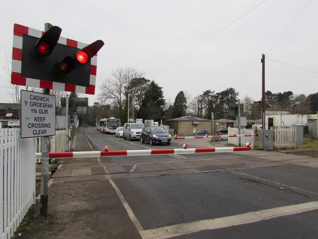 Red Lights Flashing Barriers Down At C Jaggery Cc By Sa 2 0 Geograph Britain And Ireland