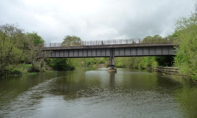 Looking upstream to Saltford Railway Bridge [No 210]