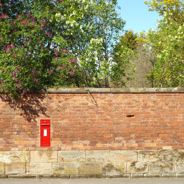 Garden wall, High Street, Kenilworth