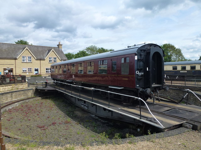Railway carriage and turntable at Wansford Station