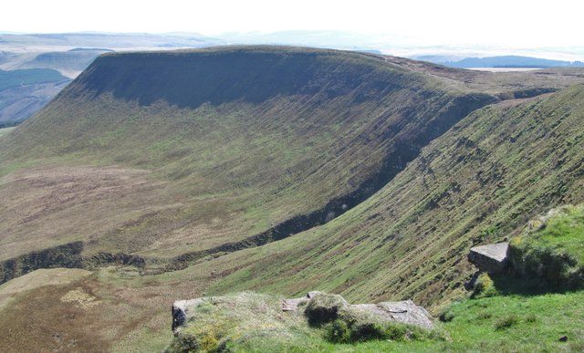 A gash on the mountainside © Gordon Hatton :: Geograph Britain and Ireland