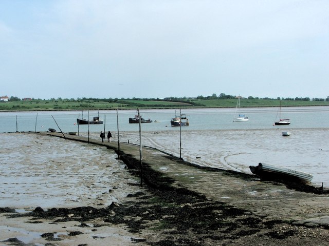 Harty Ferry Slipway © Chris Whippet cc-by-sa/2.0 :: Geograph Britain ...