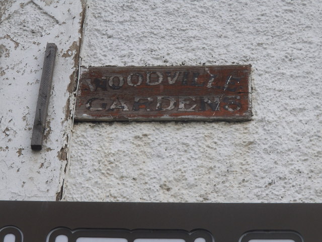 Old wooden road name