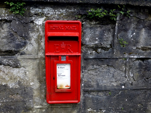 Royal Mail Letter Box, Omagh © Kenneth Allen cc-by-sa/2.0 :: Geograph