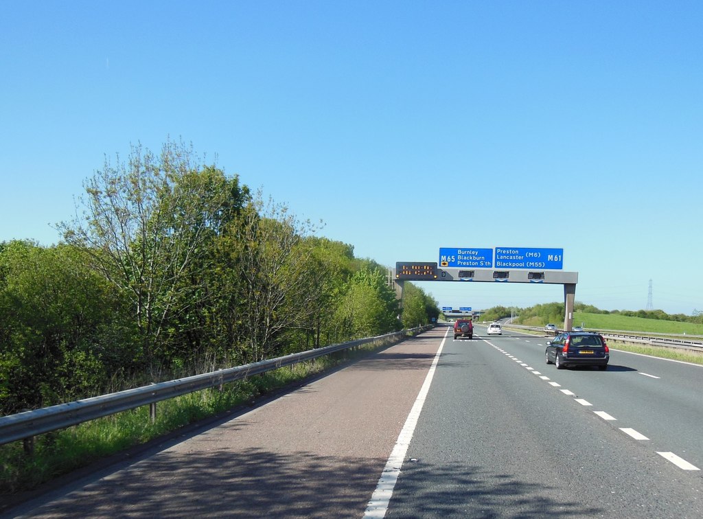 M61 northbound towards junction 9 © Ian S cc-by-sa/2.0 :: Geograph ...