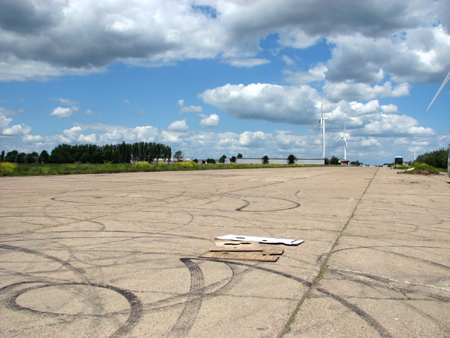 View along the main runway (03/21) at Eye airfield
