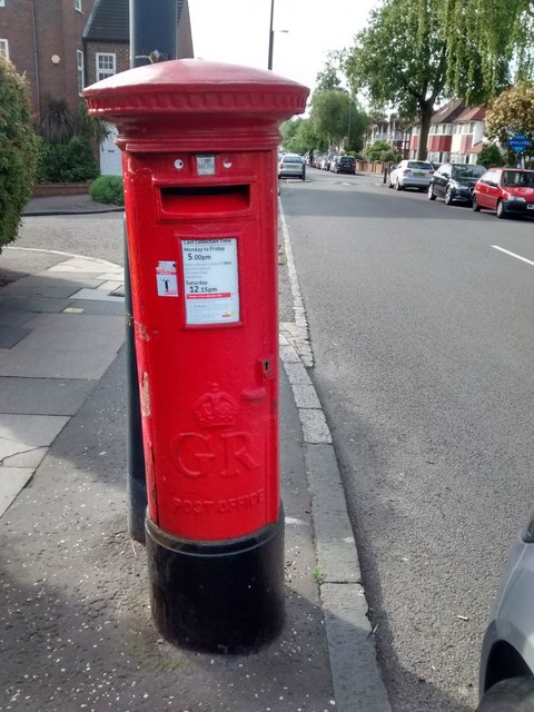 George V Post Box on Meadway